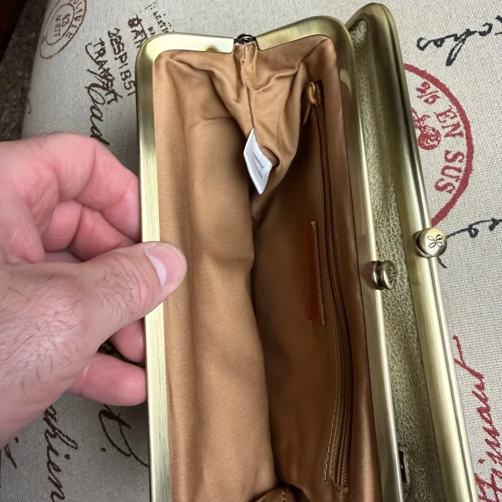 Hobo Lauren Clutch Wallet Metallic Gold Crackle Leather Kiss Lock Frame Purse